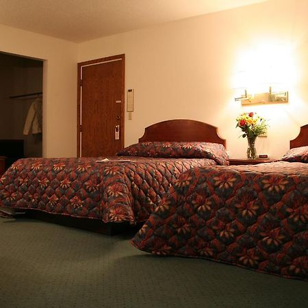 University Inn 锡达福尔斯 客房 照片